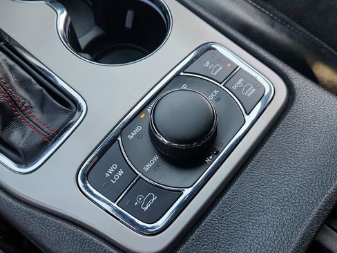 Used 2021 Jeep Grand Cherokee Trailhawk w/ Premium Lighting Group AWD/4WD image 46