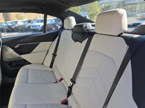 New 2026 BMW 530i xDrive w/ M Sport Package AWD/4WD image 15