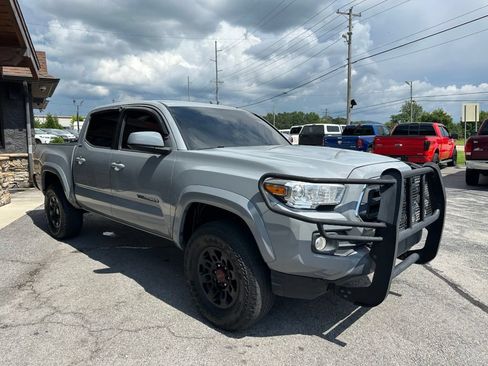 Used 2021 Toyota Tacoma SR5 AWD/4WD image 8