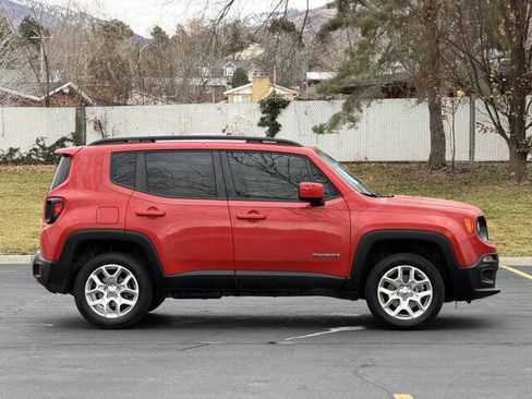 Used 2018 Jeep Renegade Latitude image 3