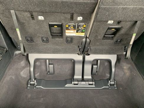 Used 2025 Toyota Sienna XLE image 32