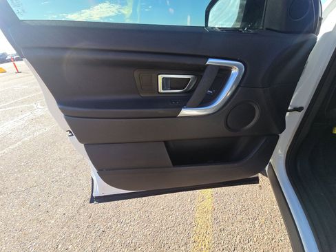 Used 2019 Land Rover Discovery Sport SE image 15