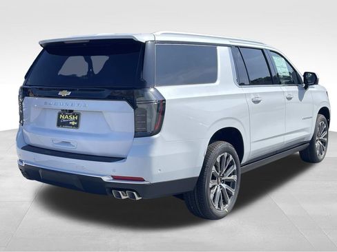 New 2026 Chevrolet Suburban High Country image 3
