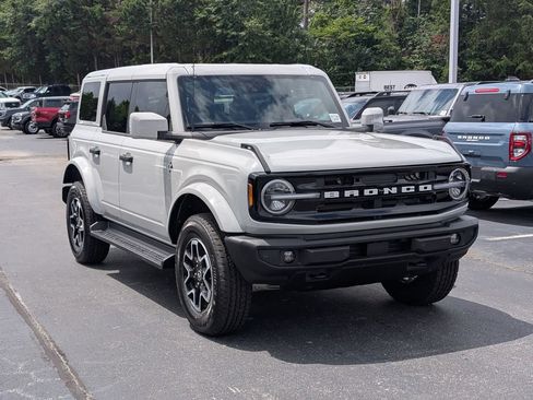 New 2026 Ford Bronco Outer Banks AWD/4WD image 2
