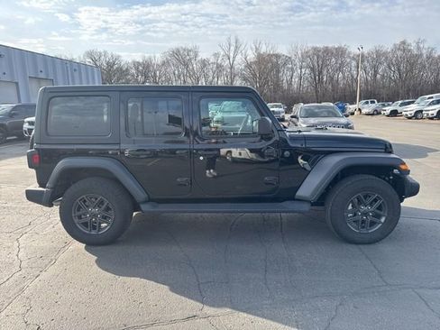 Used 2024 Jeep Wrangler Sport S image 11