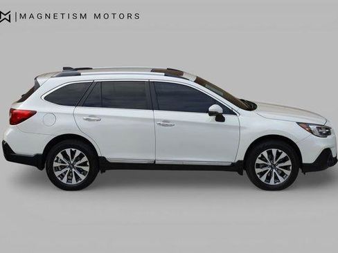 Used 2018 Subaru Outback 3.6R Touring w/ Popular Package #3 AWD/4WD image 3