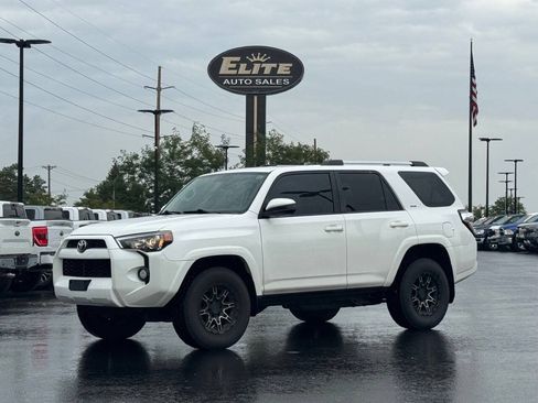 Used 2019 Toyota 4Runner SR5 AWD/4WD image 1