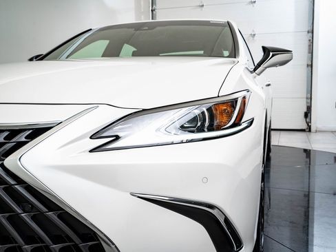 Certified 2025 Lexus ES 300h w/ Luxury Package image 15