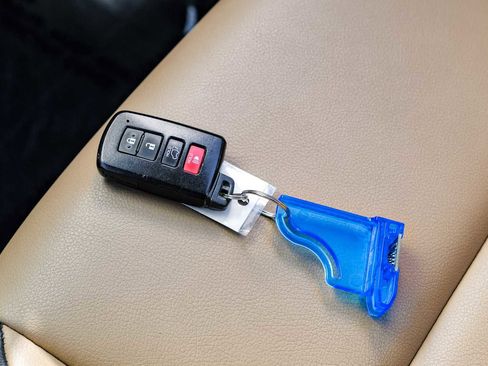 Used 2018 Toyota RAV4 Limited image 59