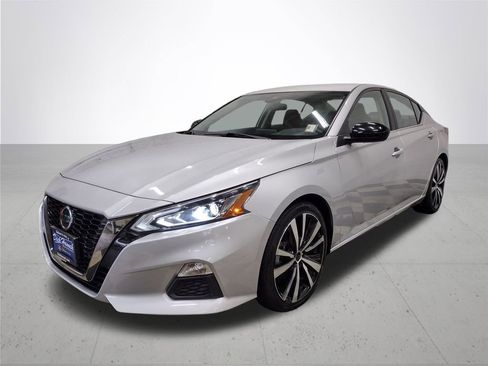 Used 2021 Nissan Altima 2.5 SR image 2