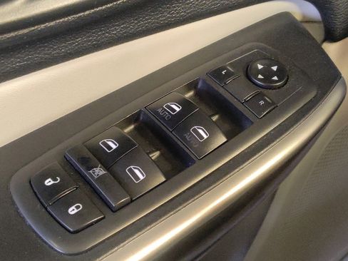 Used 2019 Jeep Cherokee Limited FWD image 27