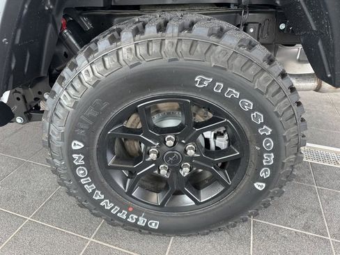 Used 2024 Jeep Gladiator Sport image 9