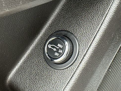 Used 2019 Chevrolet Traverse LT w/ LT Premium Package FWD image 23