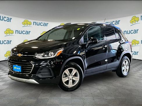 Used 2022 Chevrolet Trax LT w/ LT Convenience Package image 3