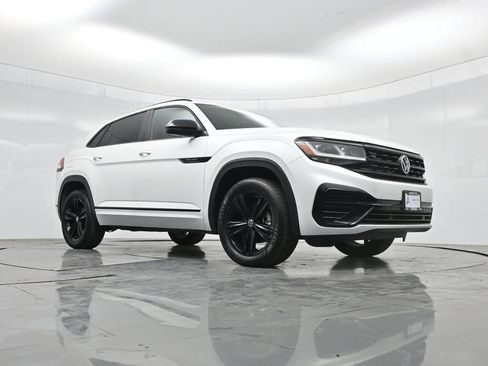 Used 2023 Volkswagen Atlas Cross Sport SEL R-Line AWD/4WD image 2