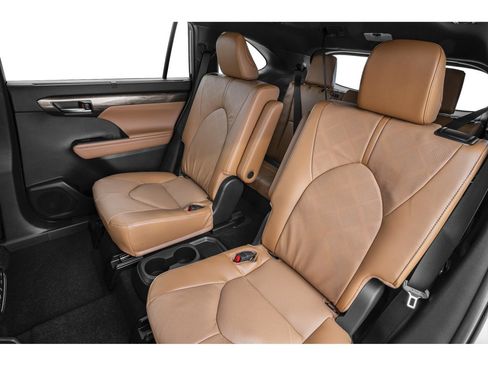 New 2026 Toyota Highlander Platinum image 9