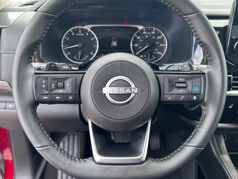 Used 2024 Nissan Pathfinder SL AWD/4WD image 13