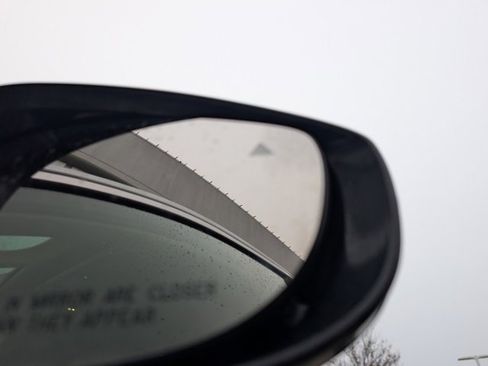 Used 2024 Chrysler Pacifica Touring-L image 29