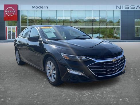 Used 2025 Chevrolet Malibu LT FWD image 3