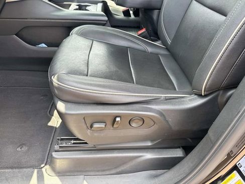 Used 2023 Chevrolet Suburban Premier RWD image 21