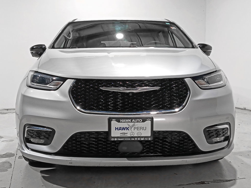 Used 2024 Chrysler Pacifica Touring-L FWD image 2