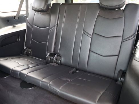 Used 2020 Cadillac Escalade ESV Premium Luxury RWD image 27