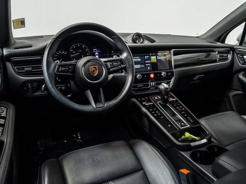 Used 2025 Porsche Macan image 4