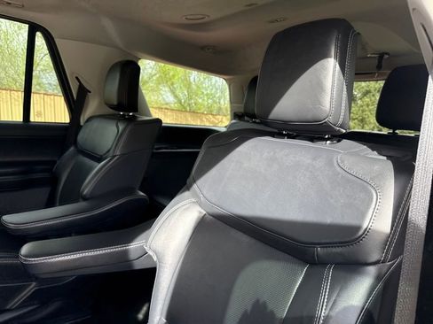 Certified 2025 Ford Expedition Platinum image 17