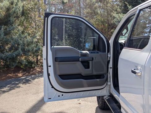 Used 2016 Ford F150 XLT w/ Equipment Group 302A Luxury image 19