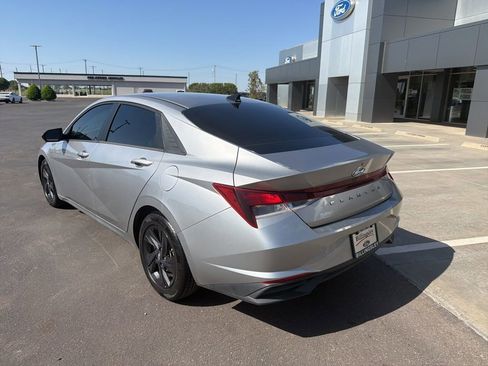 Used 2021 Hyundai Elantra SEL FWD image 3