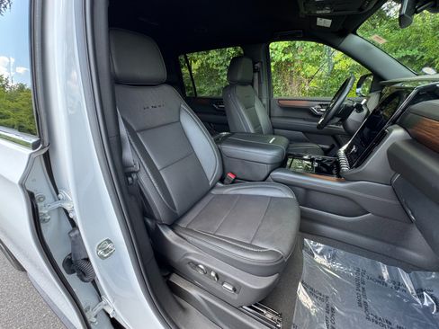 Used 2025 GMC Yukon XL Denali AWD/4WD image 61