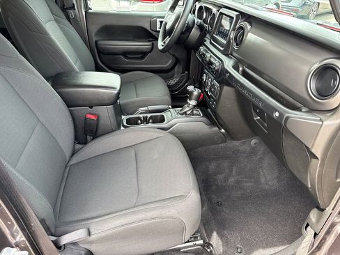 Certified 2023 Jeep Wrangler Unlimited AWD/4WD image 17