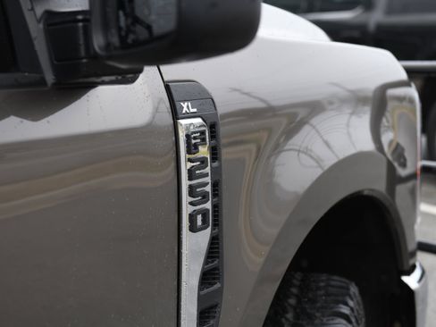 Used 2023 Ford F250 XL w/ XL Off-Road Package image 7