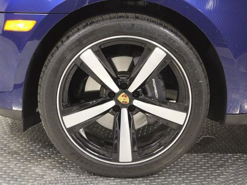 Certified 2026 Porsche Macan image 17