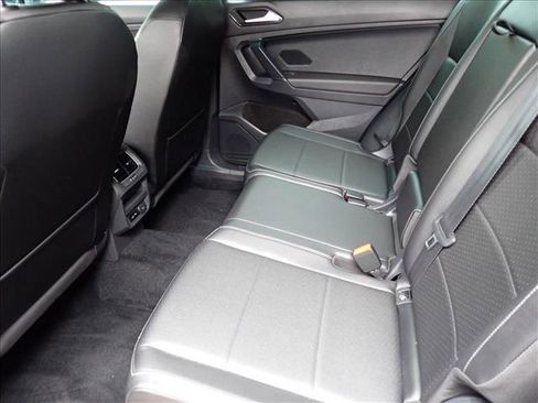 Used 2018 Volkswagen Tiguan SEL AWD/4WD image 9
