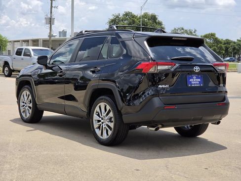Used 2022 Toyota RAV4 XLE Premium FWD image 7