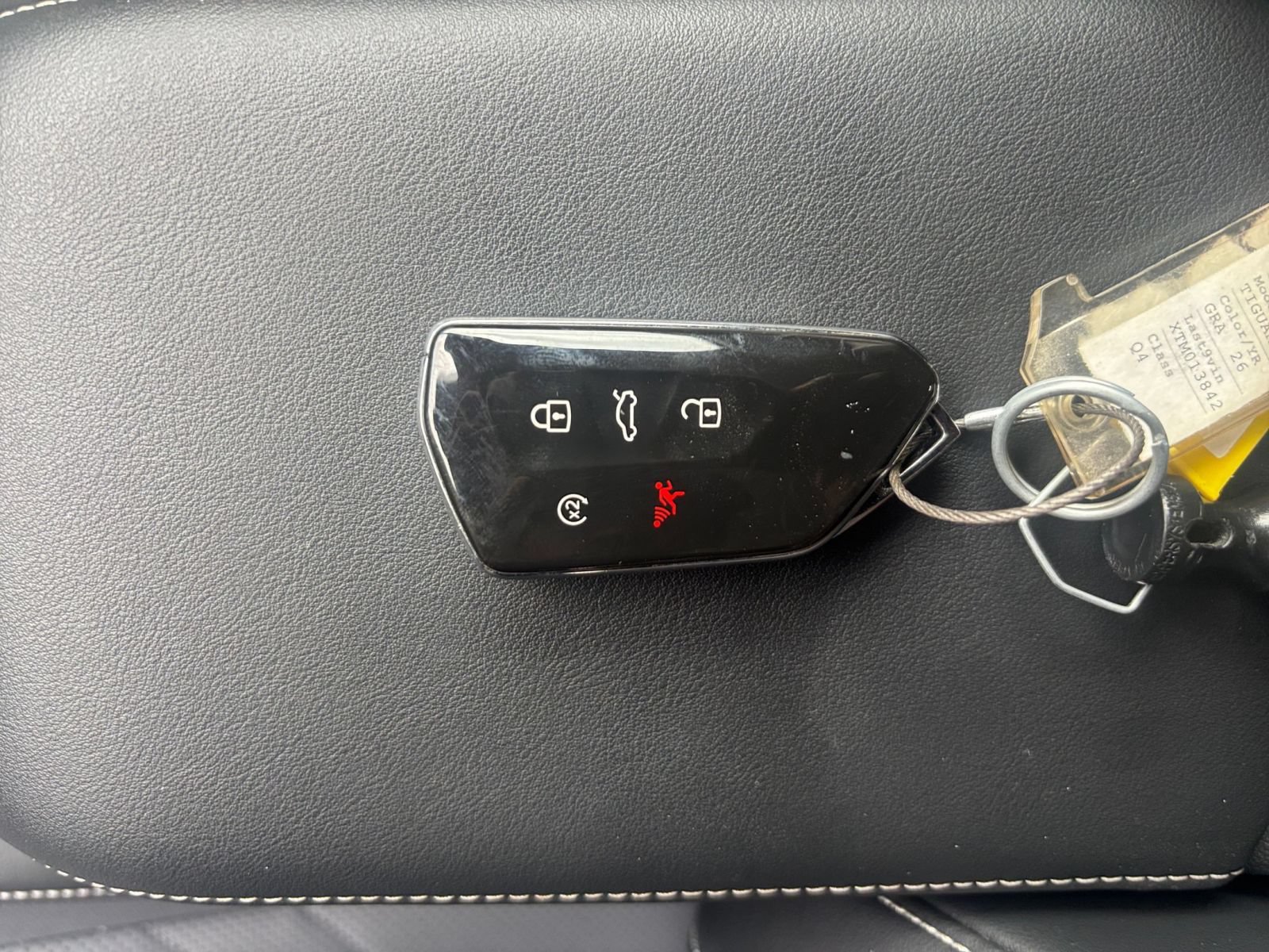 Used 2026 Volkswagen Tiguan SE FWD image 26