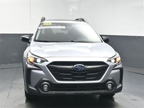 Used 2025 Subaru Outback Onyx Edition w/ Popular Package #2 image 3
