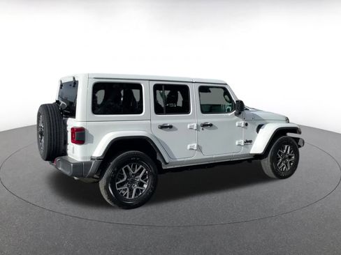 Used 2025 Jeep Wrangler Sahara image 14