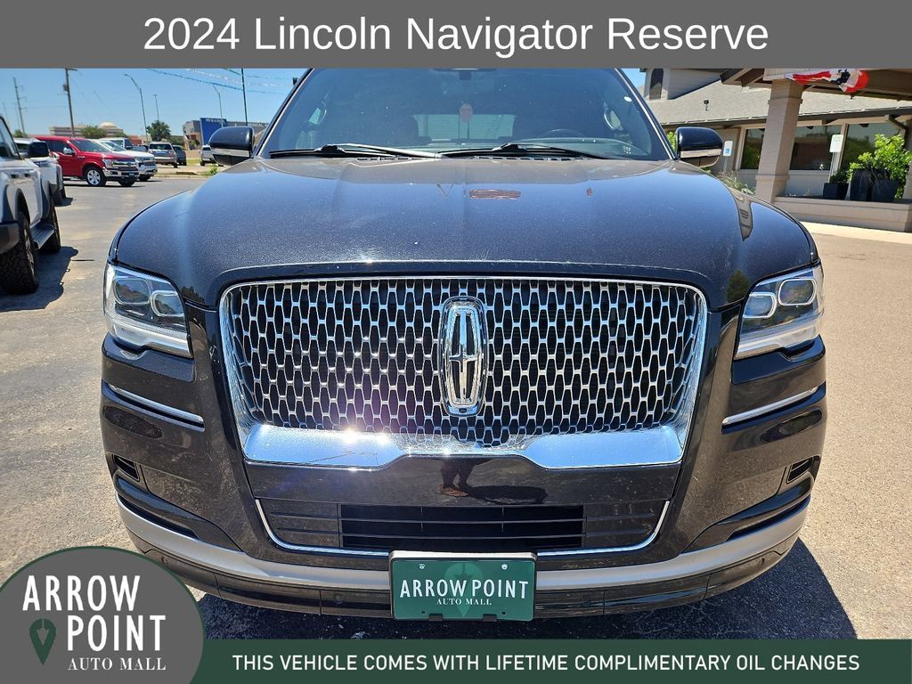 Used 2024 Lincoln Navigator Reserve AWD/4WD image 3