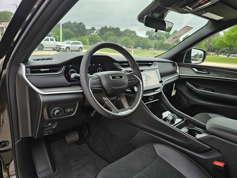 New 2026 Jeep Grand Cherokee L 2WD image 16