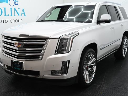 Used 2018 Cadillac Escalade Platinum AWD/4WD image 6