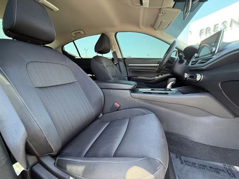 Used 2022 Nissan Altima 2.5 SV FWD image 14