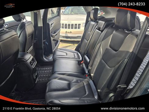 Used 2016 Ford Edge Titanium w/ Equipment Group 301A image 10