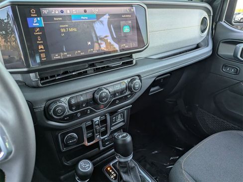 Used 2024 Jeep Wrangler Sahara image 20