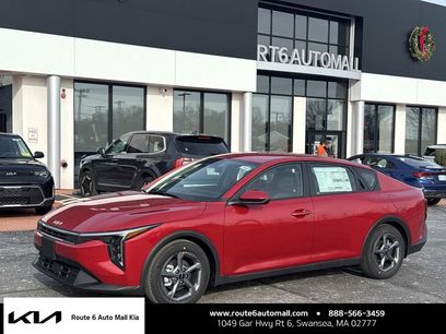 New 2025 Kia K4 LXS