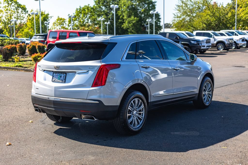Used 2017 Cadillac XT5 Luxury w/ Driver Awareness Package AWD/4WD image 7