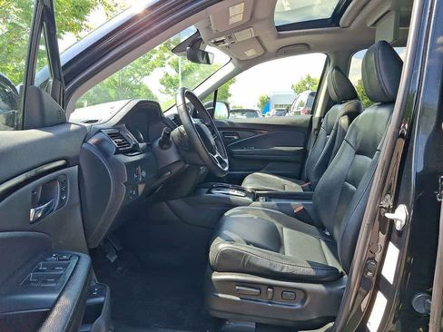 Used 2022 Honda Pilot Touring image 11
