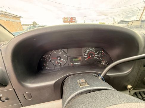 Used 2006 Ford F550 2WD Regular Cab Super Duty image 11