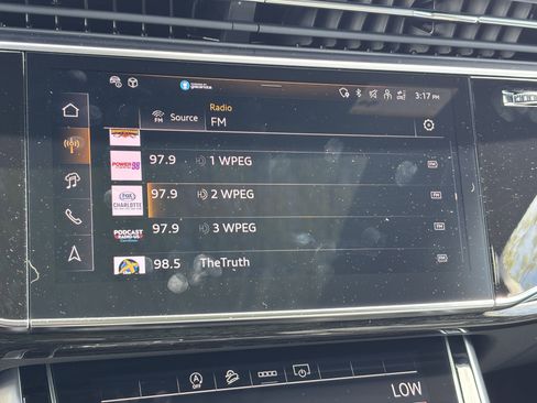 Certified 2025 Audi Q7 2.0T Premium w/ Convenience Plus Package AWD/4WD image 24